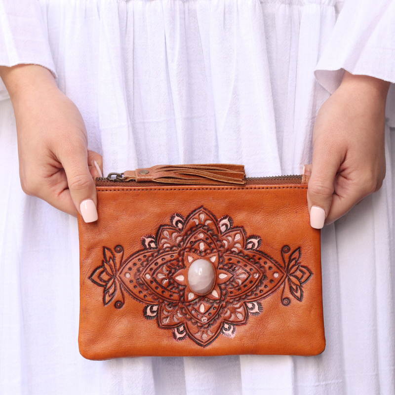 Eternity Tassel Clutch (Tan)