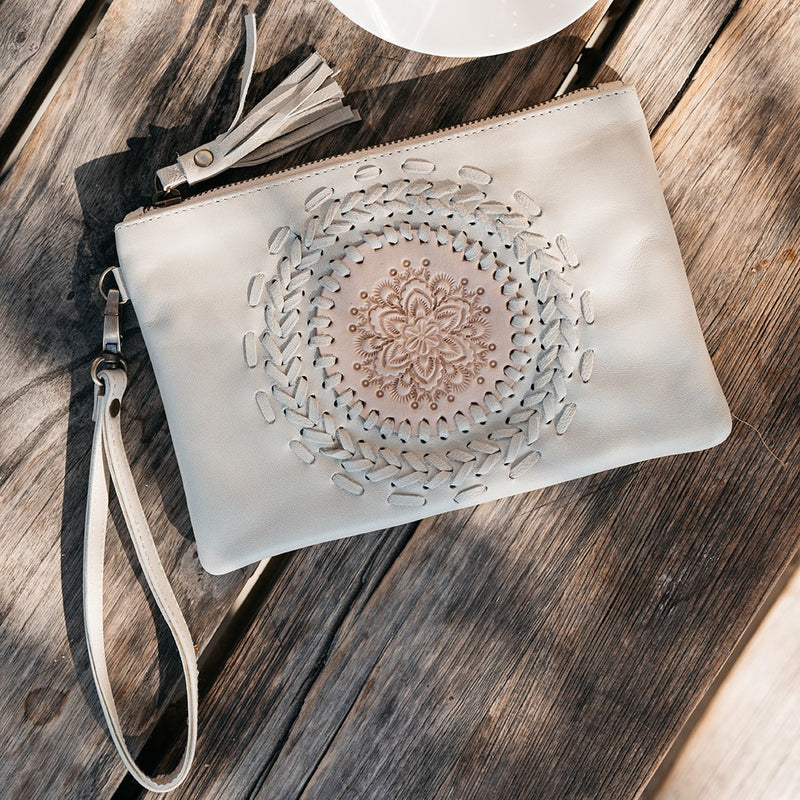 Aloha Tassel Clutch (Cream)