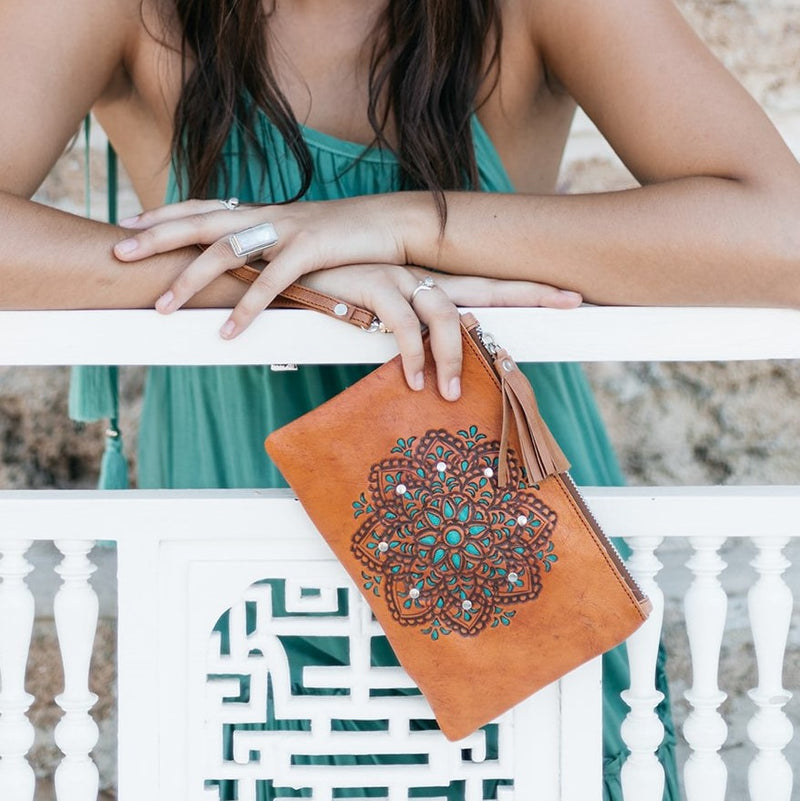 Summer Tassel Clutch - Medium (Vintage Tan)
