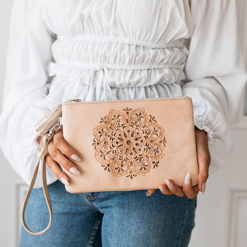 Summer Tassel Clutch - Medium (Natural)